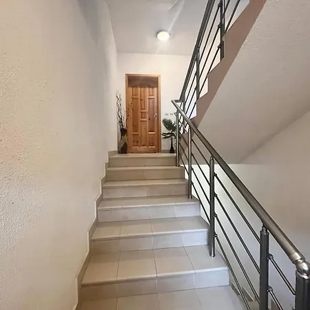 къща росена - за гости 3* Devin