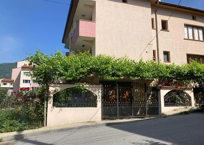 къща росена - за гости 3*