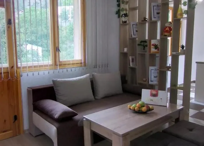 къща росена - за гости Devin